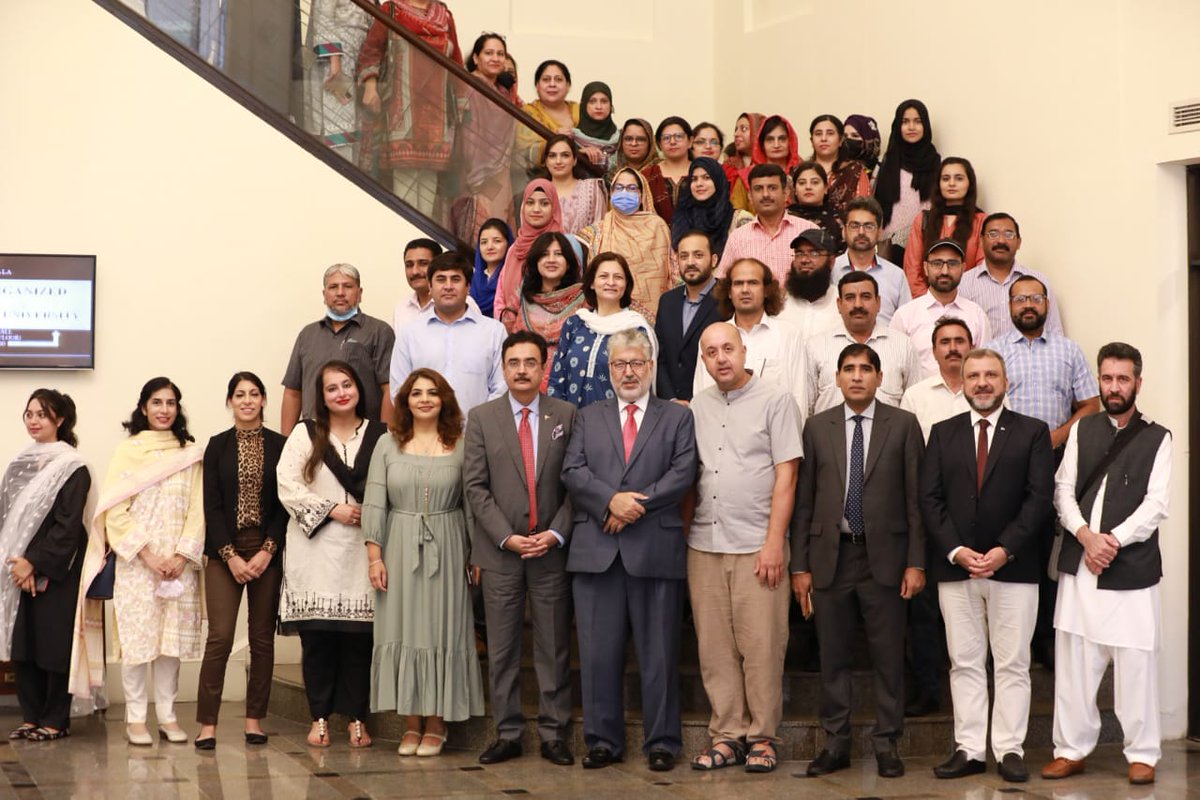 nishatriaz's tweet photo. Friends of education.
Learn, connect &amp; share.
How amazing it is to begin Monday with colleges, team of  @pkBritish, Chair of @hecpkofficial, VC of @QAU_Official @VCMali1 &amp;senior facilty ,most distinguished trainers from 🇵🇰 @UPSIGN_Network under one roof.
#PakUKEducationGateway https://t.co/xynE24L6y8