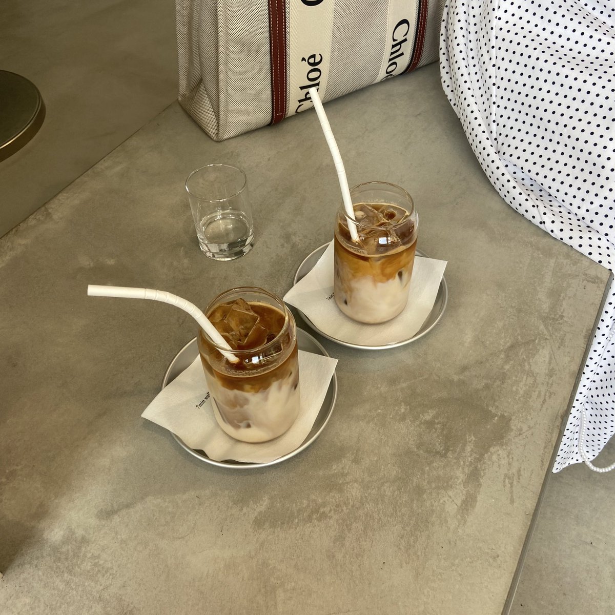 moarun_a's tweet photo. 鎌倉にある無機質なカフェ
オーツミルクおいしかった~ ☕️ https://t.co/INExoWShpc
