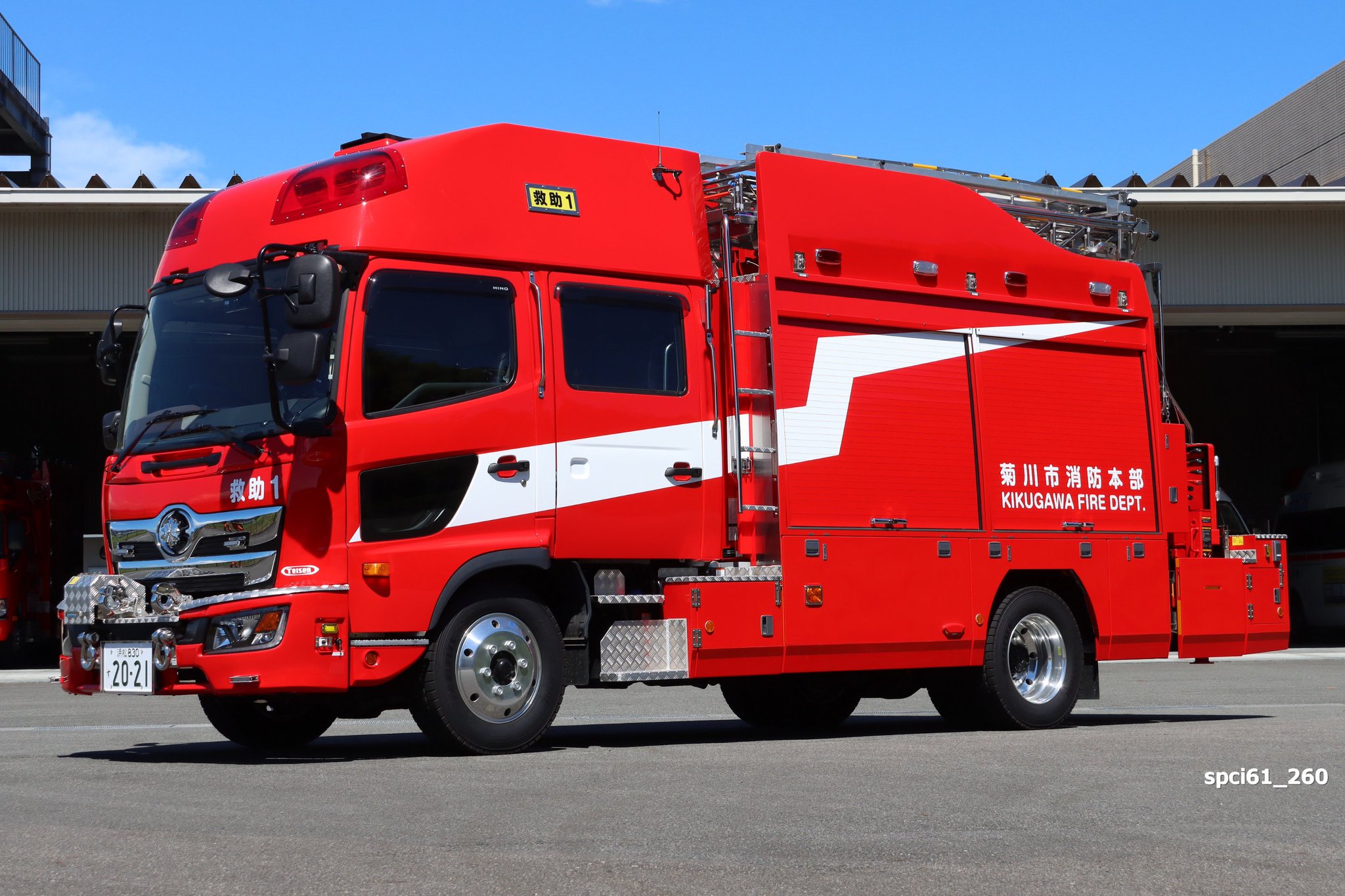 シカゴ市消防局　SQUAD1A 空中作業車 シカゴ市消防局 SQUAD1A 空中作業車