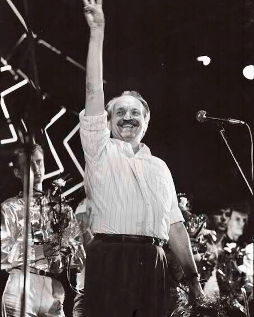 soloviyka's tweet image. Навіщо вигадувати новий жест, якщо ми маємо справжній #тризубнезалежності довше, ніж саму Незалежність? Давайте покажемо @BandaAgency та @MCIPUkraine як виглядає наш єдиний і справжній #тризубнезалежності! 
Публікуйте свої фото з тризубом та хештегом #тризубнезалежності