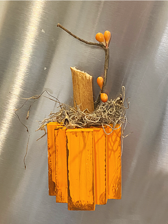 HomeroadSusan's tweet image. Pumpkin refrigerator magnets made from wooden blocks from the Dollar Store! ---&amp;gt;&amp;gt;&amp;gt;  bit.ly/3wm0J4t
#pumpkin #fall #falldecorating #falldecoratingideas #falldecor #magnets #kitchen #pumpkins