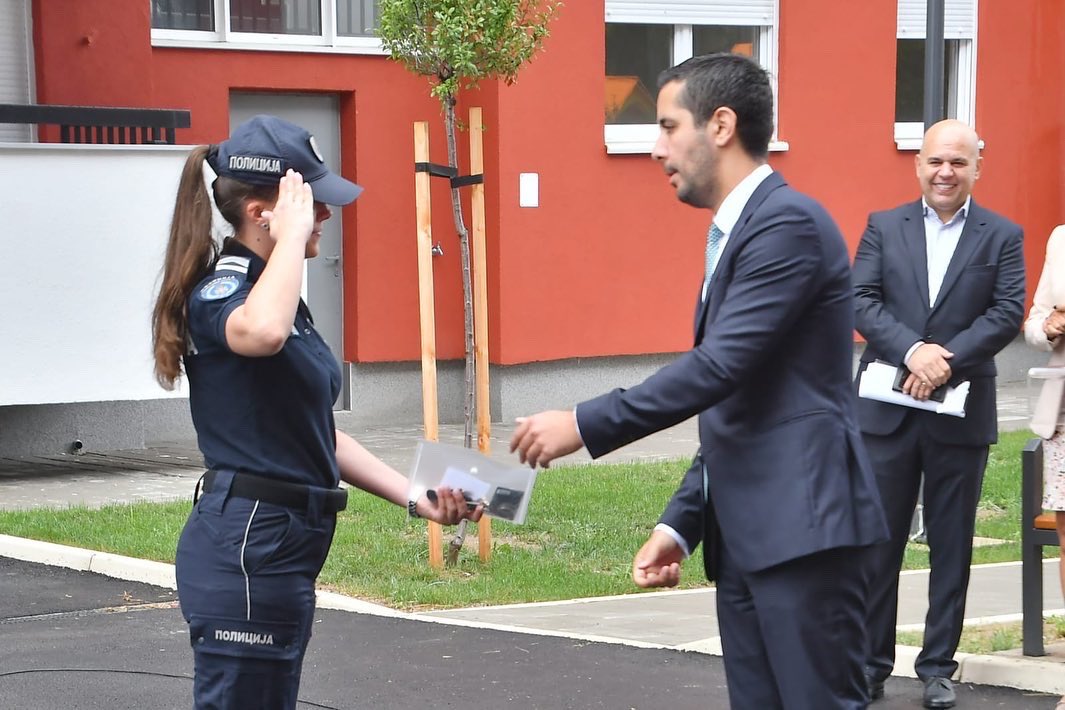 Vlada Republike Srbije na inicijativu predsednika Republike Srbije Aleksandra Vučića <a href="/avucic/">Александар Вучић</a> gradi 7000 stanova vrednosti od oko 300 miliona evra, za potrebe stanovanja pripadnika snaga bezbednosti.