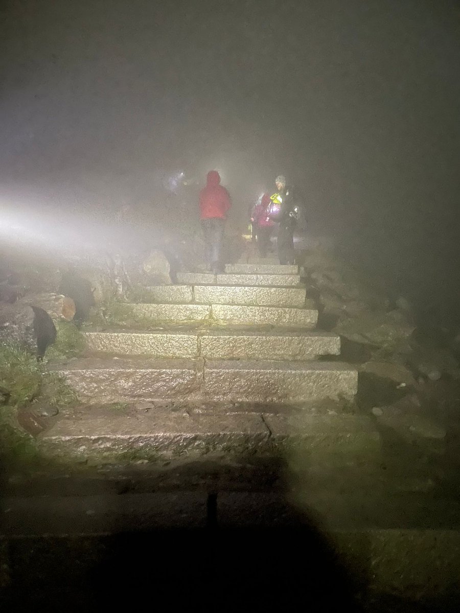 EHSmith's tweet photo. 32 brave EH Smith staff members climbed over 3,000ft to the summit of Snowdon over the weekend.

The team collectively raised over £6,500 for Teenage Cancer Trust, which  brings our overall fundraising total to just over £120,000!

Such an amazing achievement, well done! 👏⛰️ https://t.co/PDEdaioJ6y