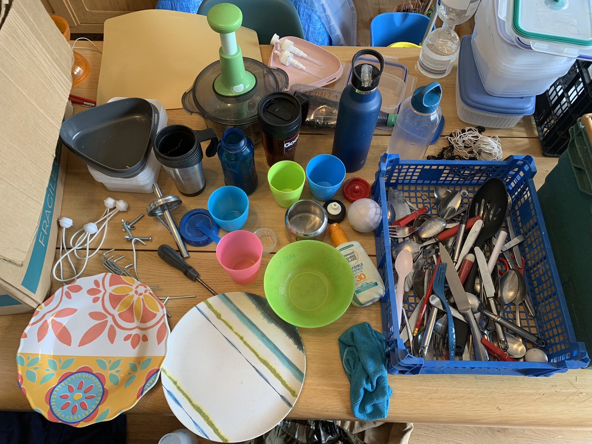 Tell me you’re sorting <a href="/CGCamp2022/">Common Ground</a> lost property without telling me you’re sorting #CGCamp2022 lost property…

#Village13 #YellowTown gang being alerted now.