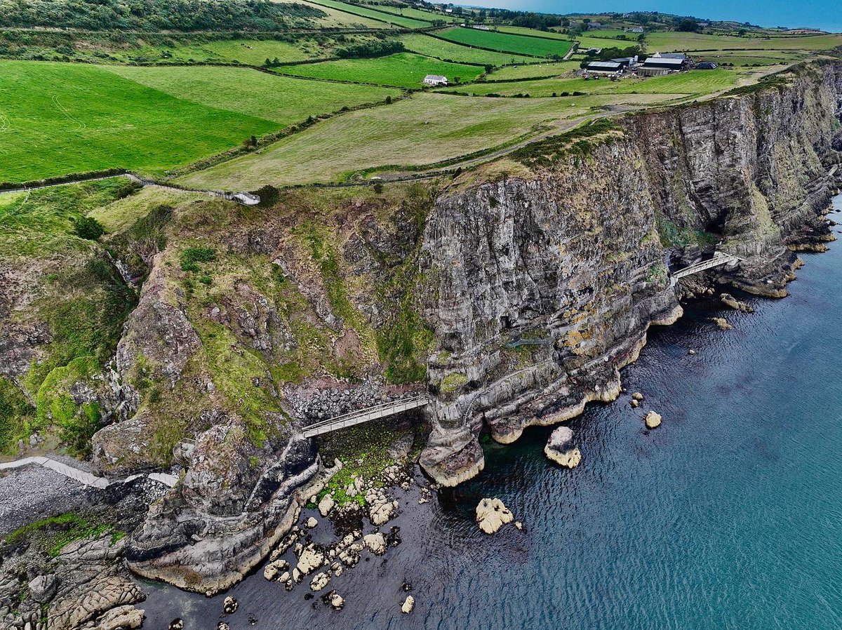 bebornmaverick's tweet photo. Aerial view of Gobbins Cliffpath
#gobbins #cliffpath #discoverni #NorthernIreland #Ireland #dronephotography #captures #photography #landscape #scenic https://t.co/mIYlQlVT7d