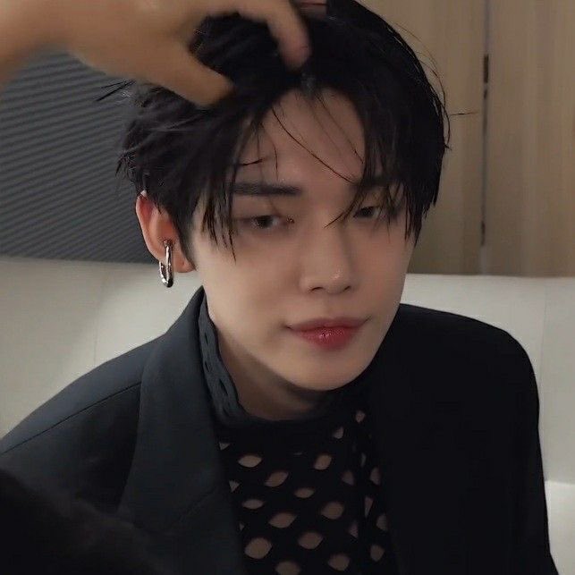 #ёнбин #yeonbin ау в которой у субина есть график, которому он придерживается не первый год, но одним зимним вечером в его жизни появляется он, вечно возмущающийся на холодный кофе, ёнджун. 

жизнь обретает новые краски и эмоции, но будет ли так всегда?