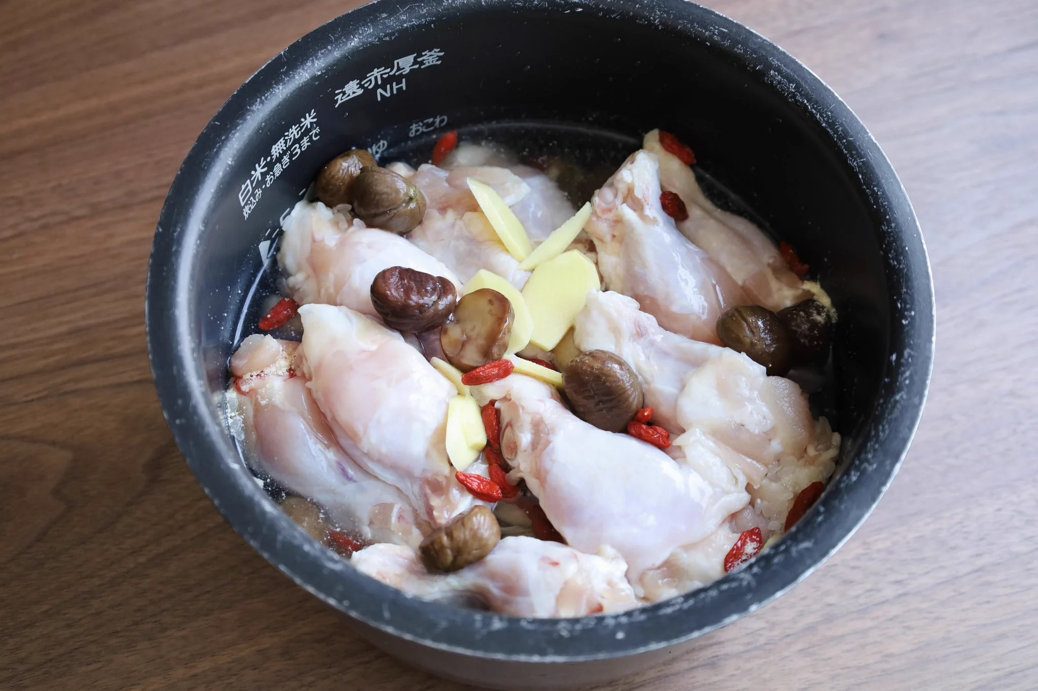 今夜作ろう！炊飯器にお任せな「手羽元参鶏湯」レシピがお役立ち！