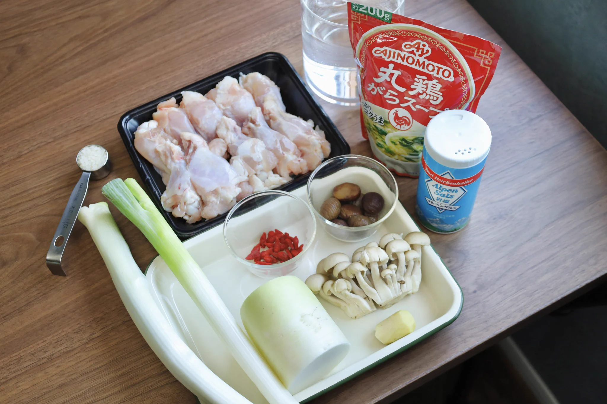 今夜作ろう！炊飯器にお任せな「手羽元参鶏湯」レシピがお役立ち！