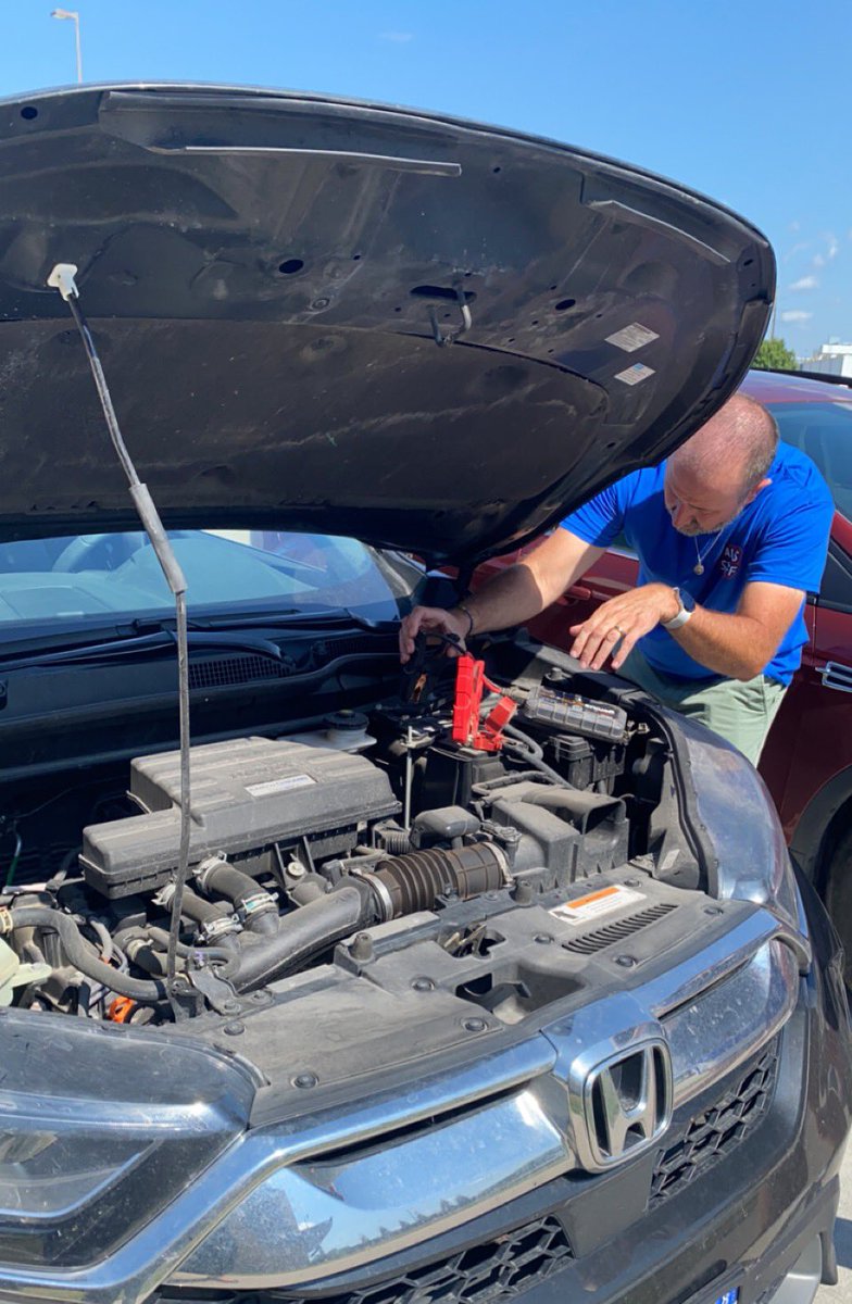 Solid start to the school year with a dead battery and a great opportunity to catch up with <a href="/Mr_Higgy/">Ryan Higgins</a>. Grateful for all the connections I’ve made over the years with <a href="/CBCommSchools/">CouncilBluffsSchools</a>.

Let’s have a great year, regardless of the circumstances #cbcsd 😅
