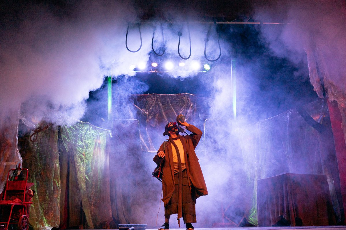 feriadeteatro's tweet photo. 🔔La oferta del miércoles se completará con @LasNinasdeCadiz con 'Las bingueras de Eurípìdes' en el Teatro Nuevo (19H); y el circo🎪contará con la aportación de los extremeños @CTEATRAPO, que representarán 'El gran circo de la vida' en los Jardines de Bolonia (22.30H) #25FT https://t.co/yHriwpd5eL