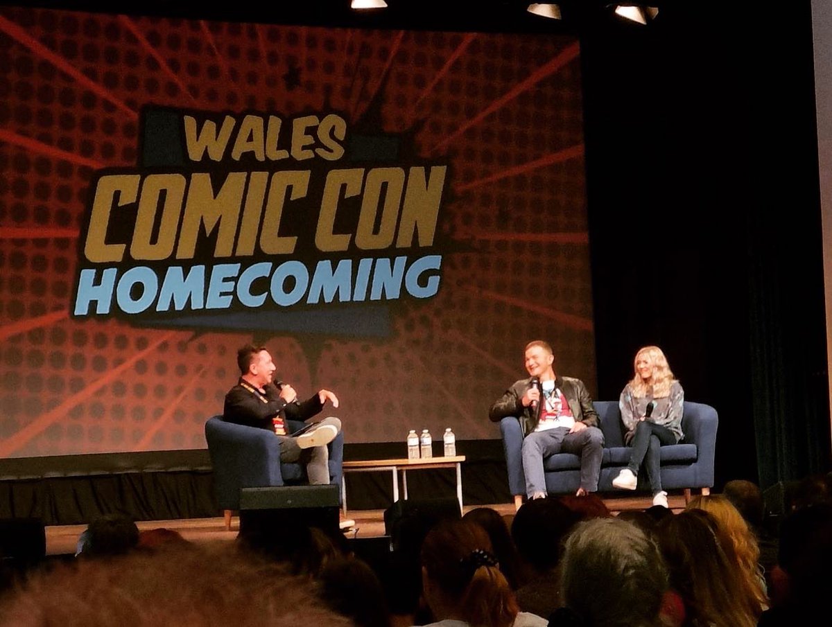 DrJonesWales's tweet photo. It was amazing to host @comicconwales #strangerthings panel. Both @GraceVanDien and @alecutgoff were everything you wished for and more. Simply brilliant. Here are some more panel photos courtesy of @luciehndy 
#chrissywakeup #nocherrynodeal  #dralexei #chrissy #walescomiccon https://t.co/DOhY4dXJZh