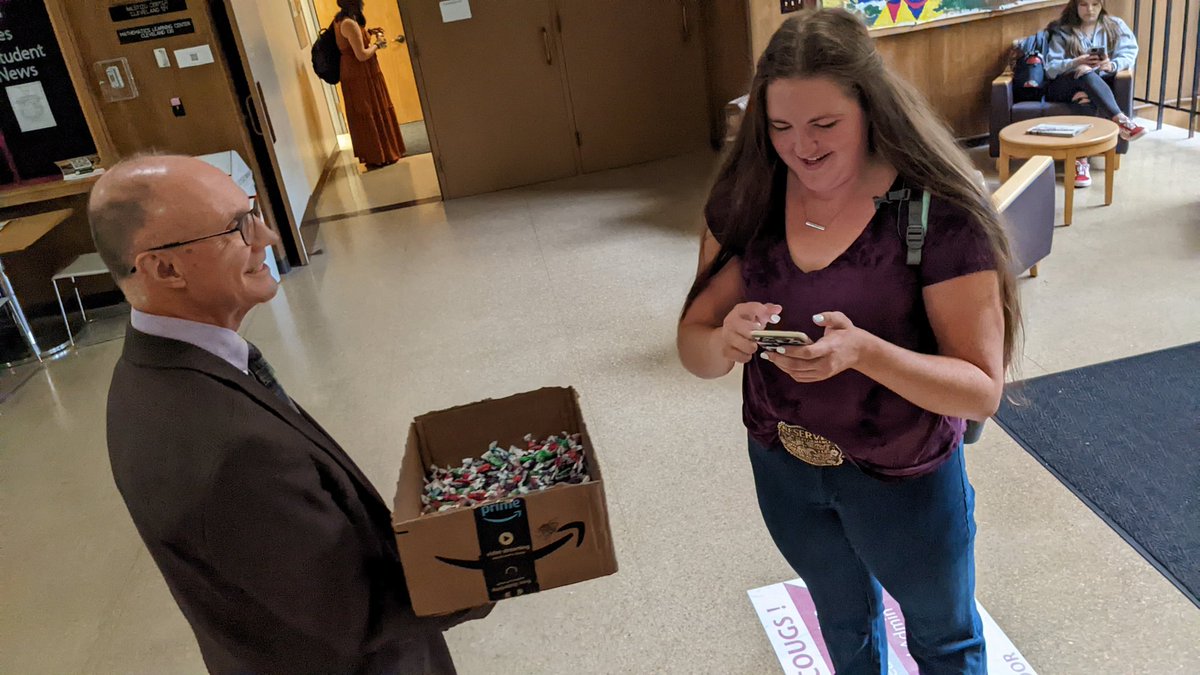 wsuceshs's tweet photo. Cleveland Hall can be tricky. But @WSUTrevisan is greeting students with a sweet treat and we're making sure everyone finds their classes. #CougsHelpingCougs https://t.co/8PCyKTFrKD