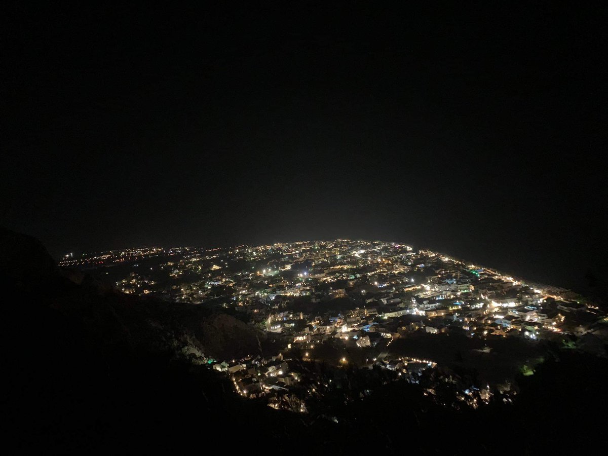 Las vistas de día desde abajo de la montaña // Las vistas de noche desde arriba de la montaña