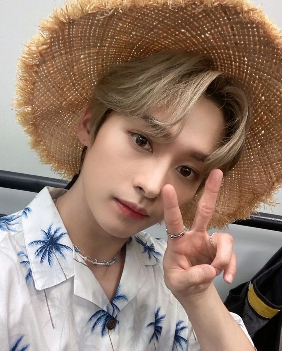 LeeKnowChileJYP's tweet photo. [ INSTA • 220822 ] Actualización de #LeeKnow  en el Instagram de #StrayKids
"Ulsan + Isla Jeju 😉
#LeeKnowEsLindo #MusicCore #SKZCODE"

Trad Esp: Lee Know Chile
Cr. realstraykids
[#LeeKnowChile #Minho #리노 #민호 #이민호 #스트레이키즈]💎 https://t.co/xJBe895o1Q