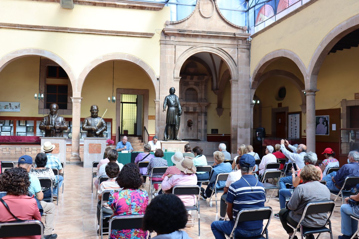 El pasado 20 de agosto, el AHML tuvo el gusto de recibir a la Asociación Xalapa Antiguo quienes tuvieron la oportunidad de recibir una conferencia sobre la Historia y tradiciones de nuestra ciudad por el Cronista de León, C. Luis Alegre Vega.
