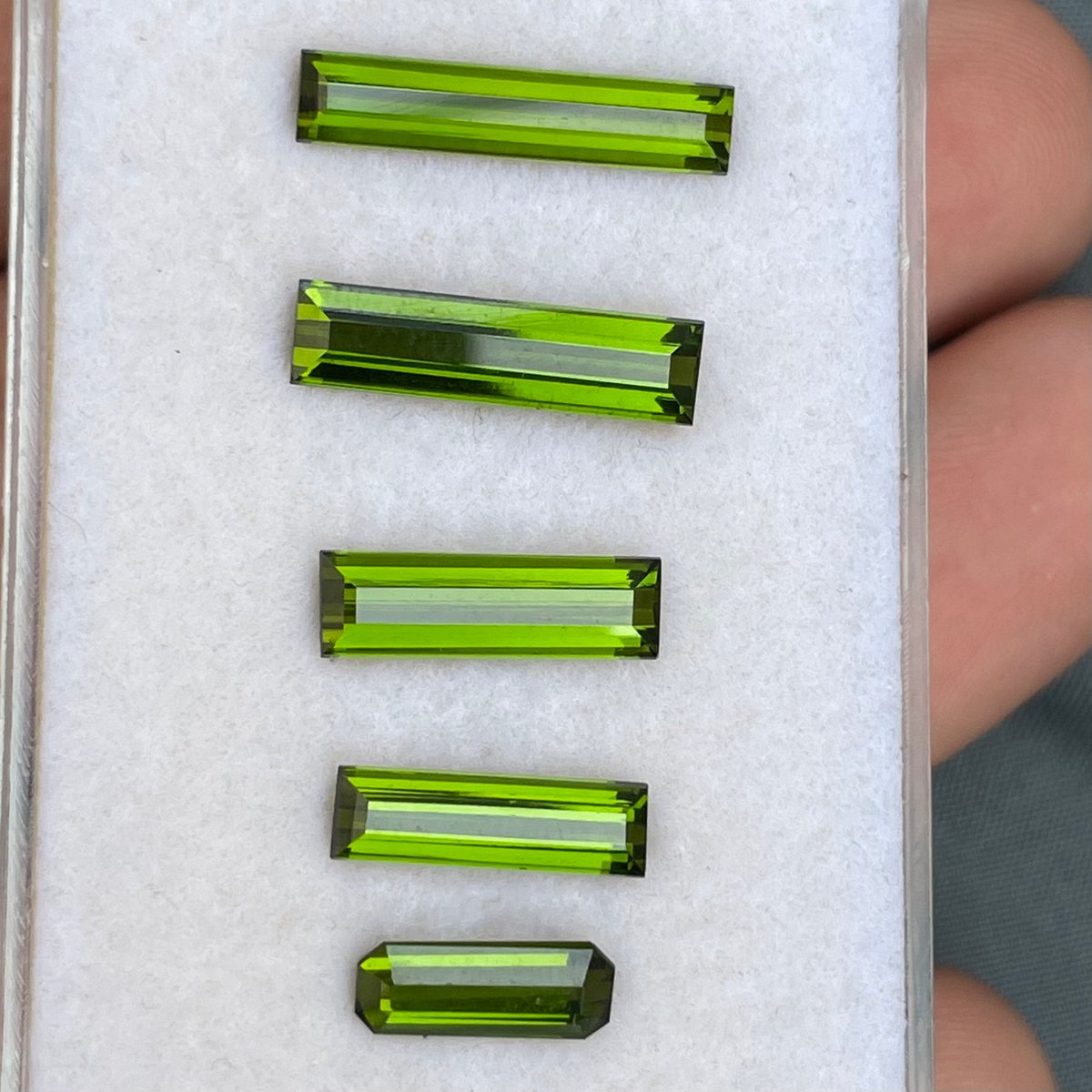 jain_priyanka18's tweet photo. Faceted tourmaline wifi set for jewellry making, 7.90 ct loose green tourmaline, Tourmaline lot, Gemstone Lot, Turmaline, Turmalina, gems
 #LooseGreenTourmaline #Turmaline #Gemstone #lot #TourmalineWifi #Faceted #Turmalina #finefacetedgems #EtsyEmail

👉https://t.co/NMPB4HtQqC https://t.co/wUHJC6XO4r