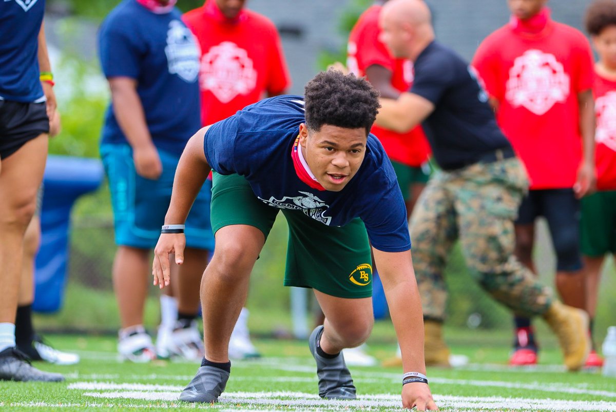 USMCSLA's tweet photo. Happy Monday! Get your game face on, sign up for our upcoming camps at https://t.co/ItyiGArQue #USMCsla π https://t.co/hd5djaXb0s