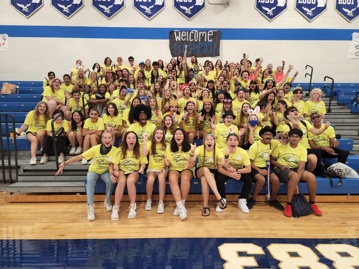 FalconLinkCrew's tweet image. Thank you @RCSFoundation2 for our Link Crew grant to helps us buy our shirts! With over 400 incoming freshmen, it was easy to see our leaders quickly during orientation and will be easy for our freshmen to find a helpful face on the first day of school! #LinkCrew