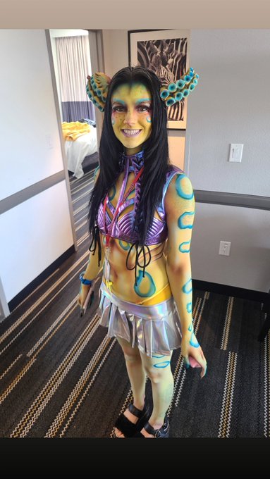 Huge thanks to an og bodypaint model of mine for coming out and representing for MPMG at Colossal! https://t<a href="/tag/monstergirls"class="tags"><span>#monstergirls</span></a><a href="/tag/bodypaint"class="tags"><span>#bodypaint</span></a>