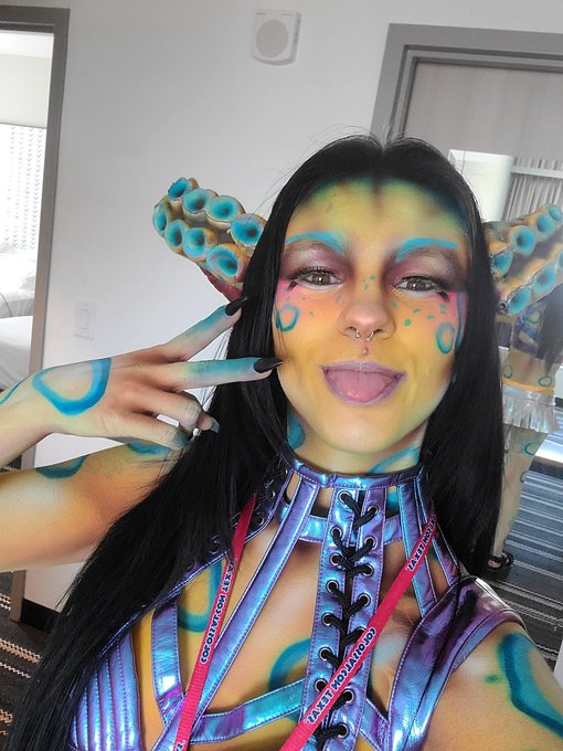 Huge thanks to an og bodypaint model of mine for coming out and representing for MPMG at Colossal! https://t<a href="/tag/monstergirls"class="tags"><span>#monstergirls</span></a><a href="/tag/bodypaint"class="tags"><span>#bodypaint</span></a>