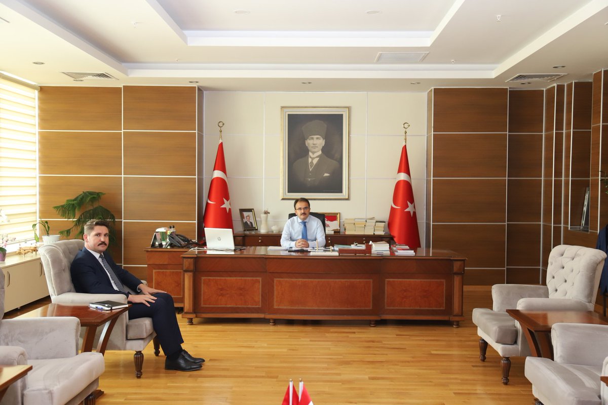 CankiriValiligi's tweet photo. Valimiz @AbdullahAyaz78, Atkaracalar Kaymakamı olarak atanan Zübeyir Yıldırım'ı kabul ederek yeni görevinde başarılar diledi. https://t.co/aUGIwmbl6r