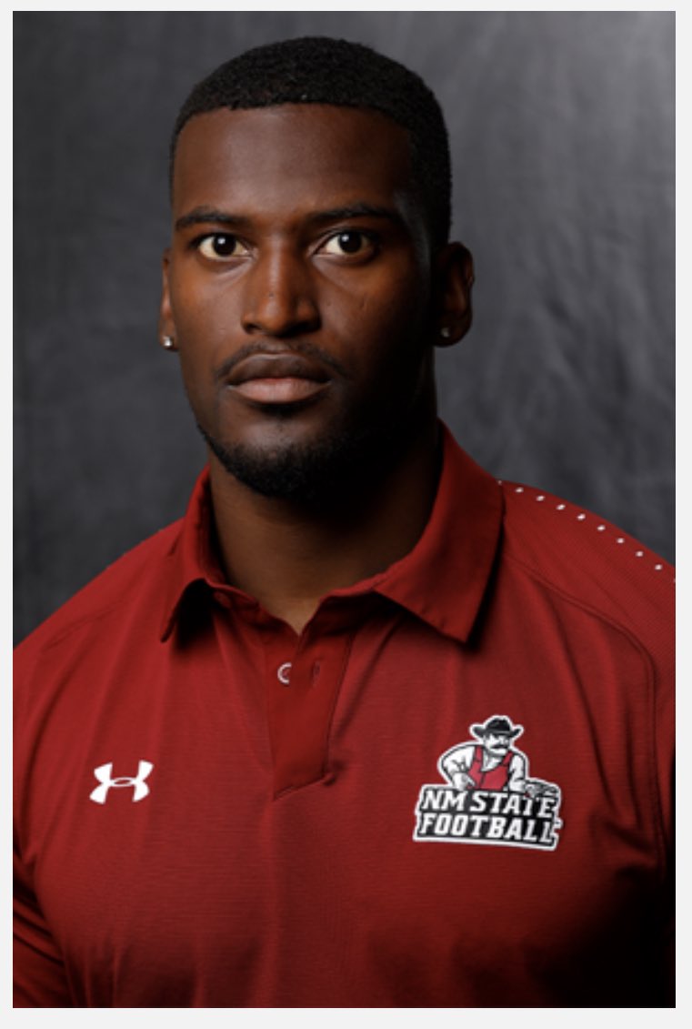 nmsugoaggies's tweet photo. 5 Days till Aggie Football #5 5’11” 195lb SR RB from Los Lunas HS and formally of University of Michigan @shmallzxxiii O’Maury Samuels. Scored a TD last year. Will have a good year in ‘22. #AggieCountDown https://t.co/MVFyHHjiNe