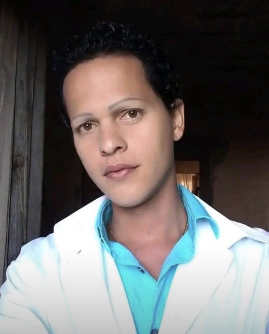 albertfonse11j's tweet photo. 🚨Urgente⚠️
El  Doctor Leonel Hernández Téllez de Manzanillo en la provincia Granma miembro del Gremio Médico Cubano Libre, ha sido detenido por la policía política, ayer en la noche a eso de las 10pm 21/8 cuando se manifestaba por los apagones 
Está incomunicado 🤬🔥
#100PaAbajo https://t.co/Mq5zqkTBZr