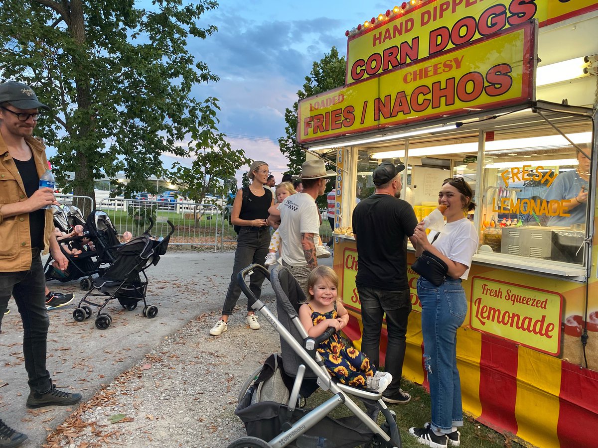 camcountry's tweet photo. Lucy loved the fair - wouldn’t smile for the family photo tho 🤷🏼‍♀️ #parentproblems #TNstatefair https://t.co/sYUa3mRCmT