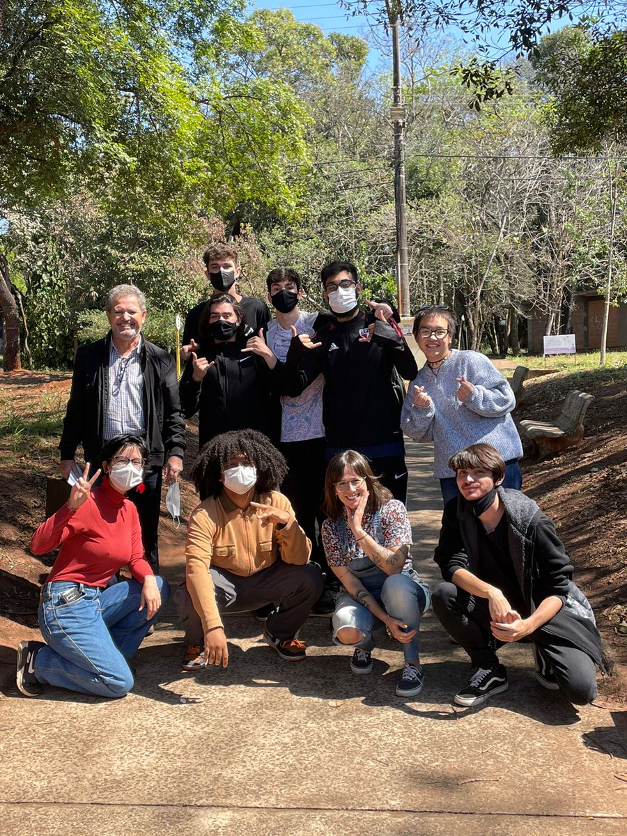 rolinhoinho's tweet photo. excelente foto com o alolo tirada pela @_danigracinha simplesmente os créditos de carboners https://t.co/ebfTigE0Hm