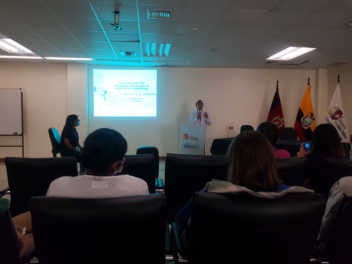 HCalderon_MSP's tweet photo. En el Simposio de @aemppi_uce se presentaron: Mecanismos de resistencia microbiana, patologías, manejo terapeútico e intrahospitalario, vigilancia y recomendaciones, en jornadas que contaron con nuestros docentes y especialistas como expositores
#DocenciaHGDC #JuntosPorLaSalud https://t.co/cFMOyqnwJk