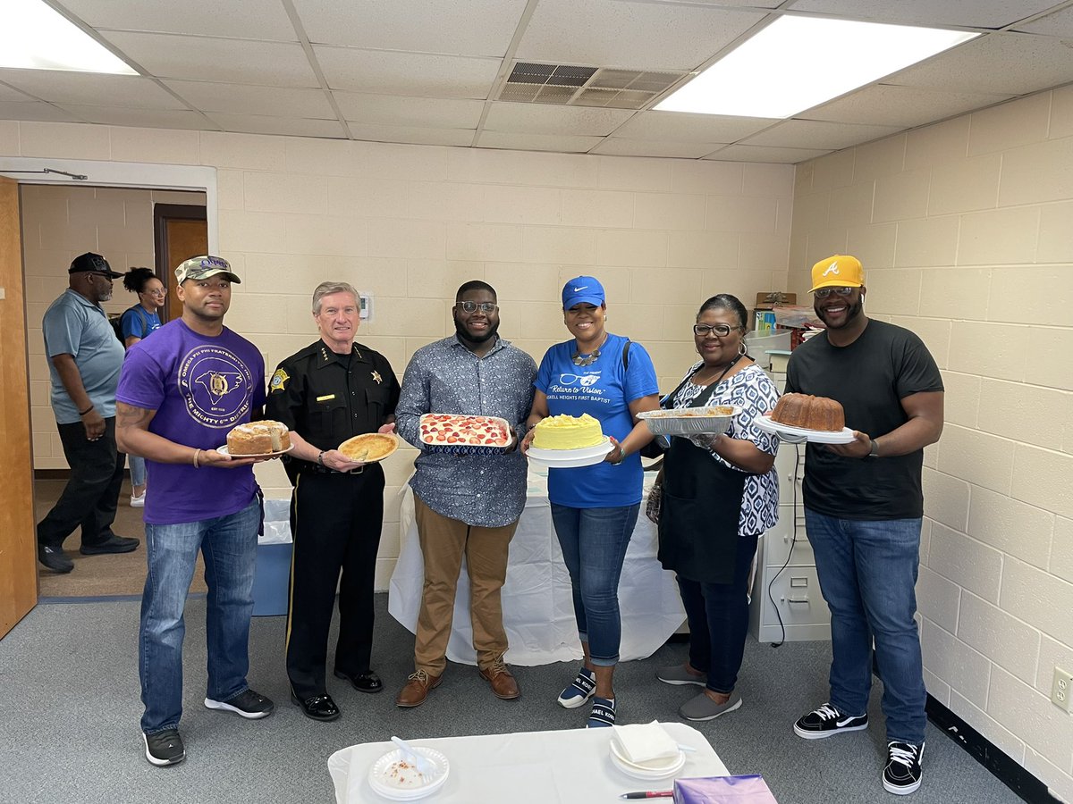 RCSD's tweet photo. Haskell Heights First Baptist held a community event that featured a baking competition! Sheriff Lott was a lucky judge who got to sample all of the entries. The lemon layer cake took the top prize! #judgelott #bakeoff https://t.co/YMg9R7CC2v