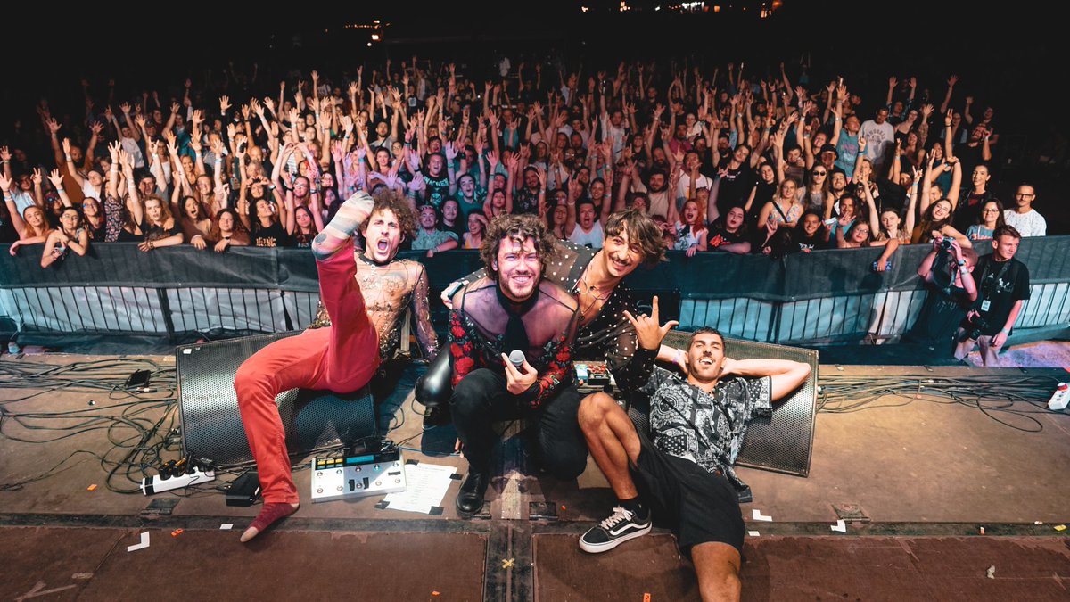 PiquedJacks's tweet photo. Seara perfecta. Thank you #livingrocktuzla, thank you #Romania. https://t.co/DZJjeVtFAv