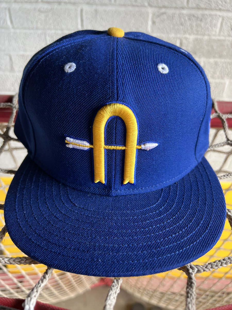 TheSweaternotes's tweet image. #getaheadforthegame #stlarchers #customfitted #gearup #ebay