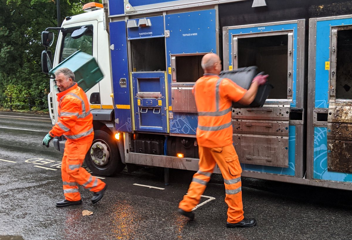 BristolWaste's tweet image. If any of your bins or boxes weren't collected today  please check our missed collections list to see which streets we will be returning to tomorrow: bristolwastecompany.co.uk/collections 
If your street was missed but isn't listed, please report it by 5pm tomorrow: bristol.gov.uk/bins-recycling…