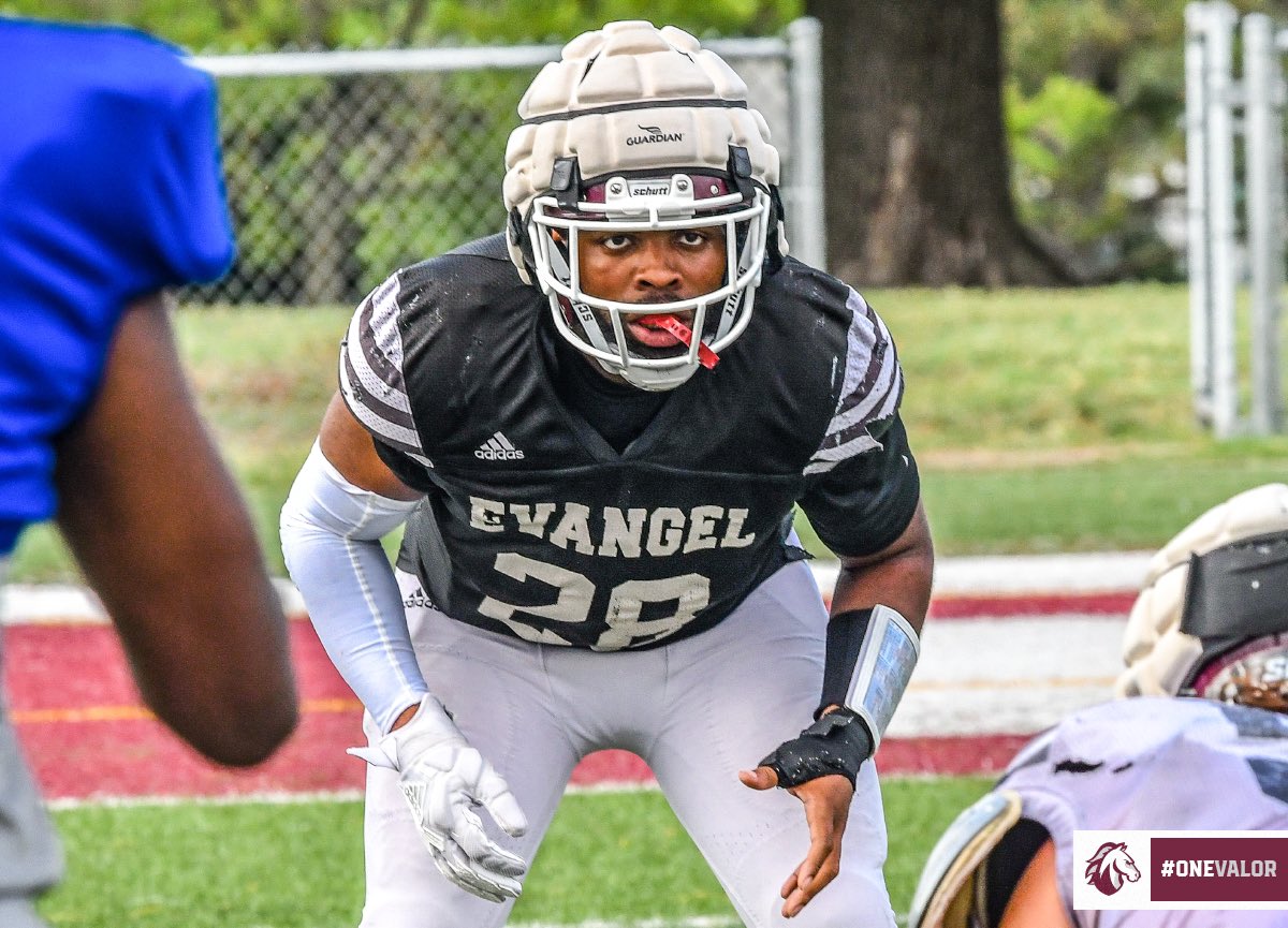 Evangel_FB's tweet photo. ⏰ It’s officially GAME WEEK! 

#OneValor https://t.co/nVSE3Yrt45