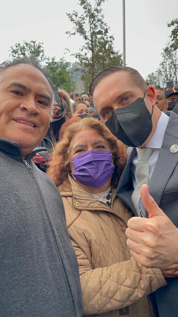 GabrielZumaya's tweet photo. #COPACO

Un dialogo respetuoso que tiene el  alcalde @AdrianRuvalcaba a generado buenos resultados en su demarcación hoy la jefa de gobierno @Claudiashein entrega patrullas para una mayor seguridad.

Un buen trabajo esta realizando @OHarfuch en la @SSPCMexico https://t.co/51rR40kB0P