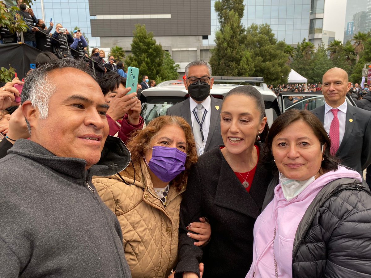 GabrielZumaya's tweet photo. #COPACO

Un dialogo respetuoso que tiene el  alcalde @AdrianRuvalcaba a generado buenos resultados en su demarcación hoy la jefa de gobierno @Claudiashein entrega patrullas para una mayor seguridad.

Un buen trabajo esta realizando @OHarfuch en la @SSPCMexico https://t.co/51rR40kB0P