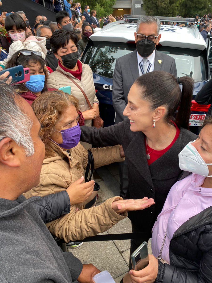 GabrielZumaya's tweet photo. #COPACO

Un dialogo respetuoso que tiene el  alcalde @AdrianRuvalcaba a generado buenos resultados en su demarcación hoy la jefa de gobierno @Claudiashein entrega patrullas para una mayor seguridad.

Un buen trabajo esta realizando @OHarfuch en la @SSPCMexico https://t.co/51rR40kB0P