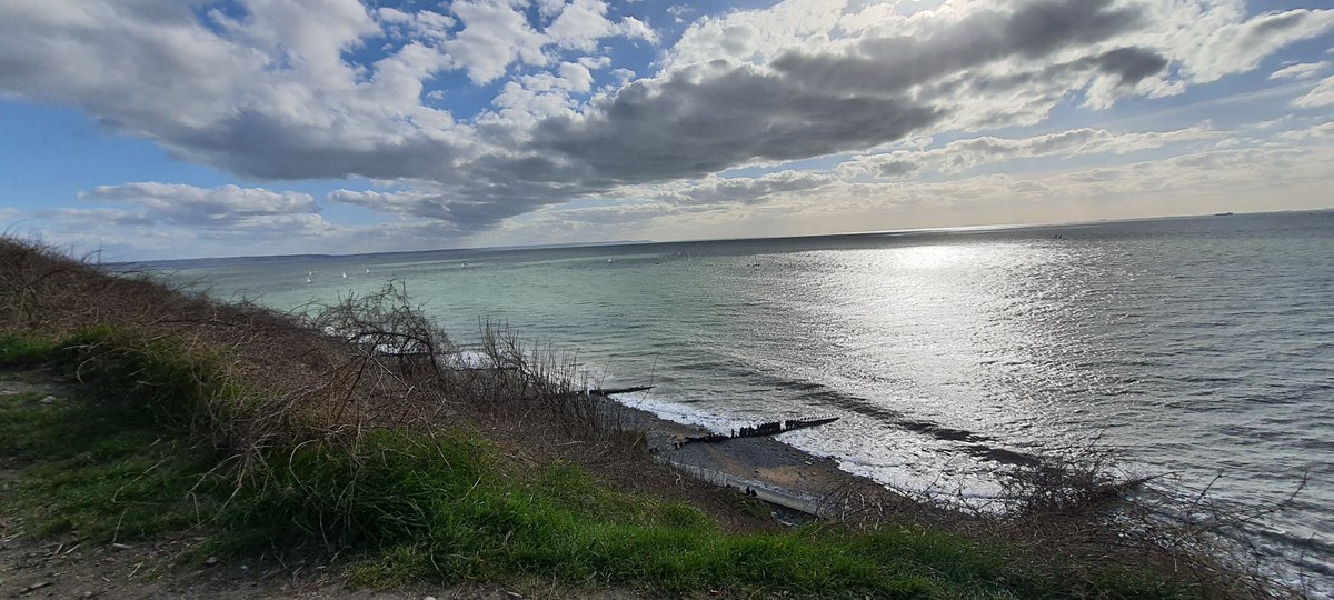 Bonjour la Normandie !
On n'est pas bien, là, au soleil, tranquilou bilou ?☀️
Le soucis, c'est que la fin de l'été se rapproche, alors profitez des journées comme celle-ci pour peaufiner votre bronzage 😎
Bonne journée à tous et joyeuse fête aux Rose 🥳