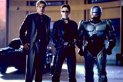 Sgtzima's tweet photo. The guy playing RoboCop in the Canadian miniseries Prime Directives is so comically short he looks like a kid in an oversized Halloween costume. https://t.co/EN9P8stLho