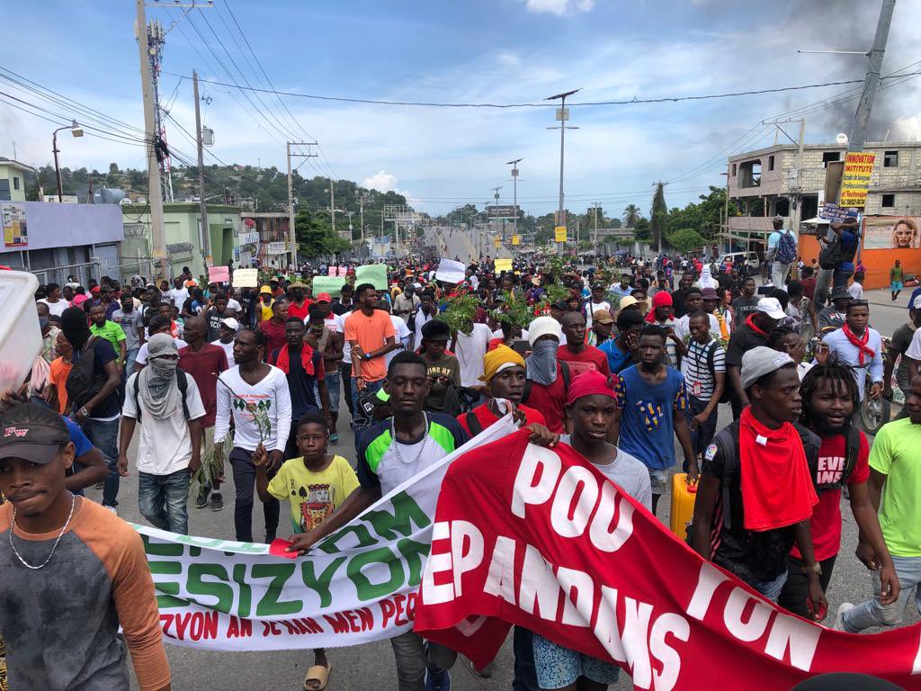 EtantDupain's tweet photo. Anti government protest all over #Haiti today. From PAP to Cayes https://t.co/MaRlgamFxH