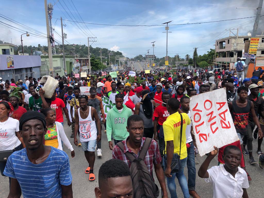 EtantDupain's tweet photo. Anti government protest all over #Haiti today. From PAP to Cayes https://t.co/MaRlgamFxH