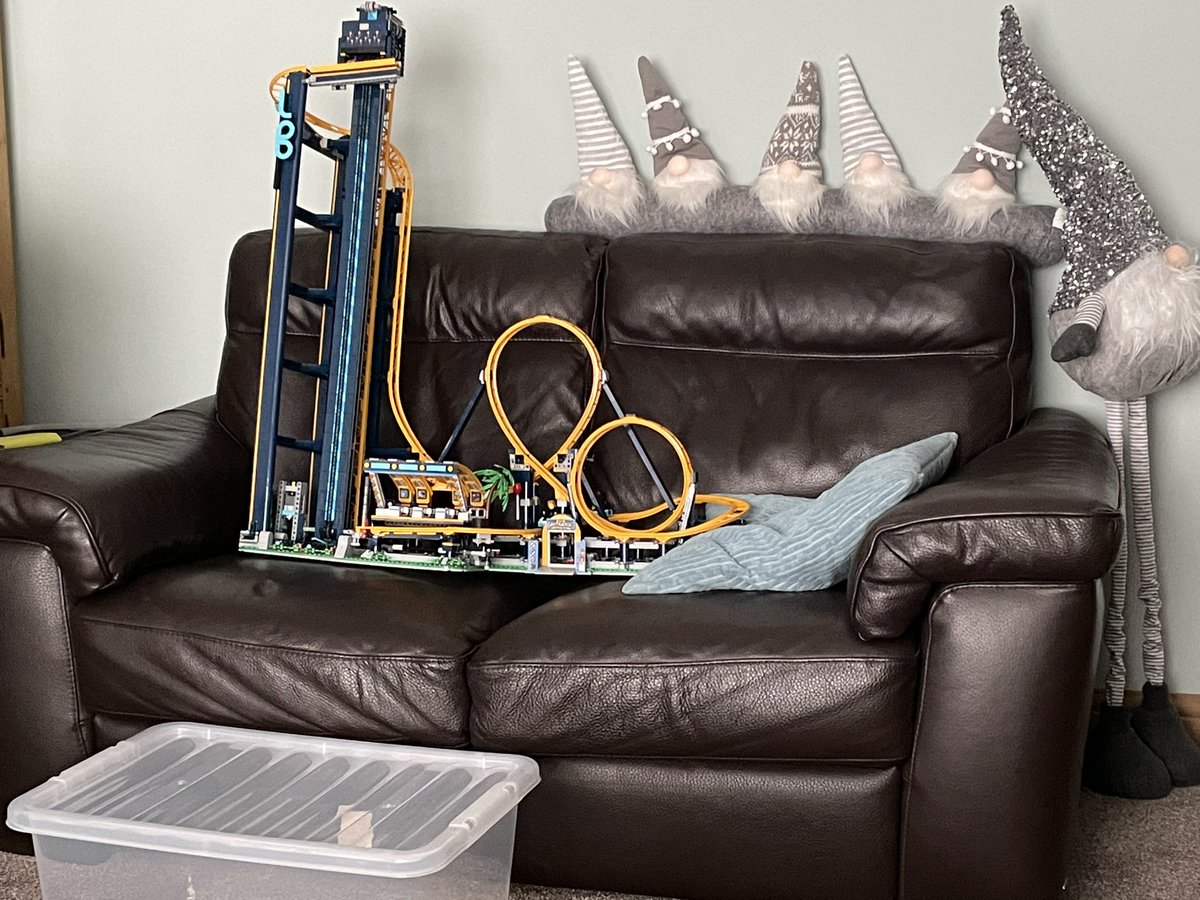 Haskell1203's tweet photo. @WYFRSDaveWalton @keencopper @Brick_Cop Currently in my living room waiting for them to be taken apart and boxed back up! #legotitaniconorder #loftfulloflego #hubbyshobby #lego #millenniumfalcon #legorollercoaster #1packatatime https://t.co/PsC7mgvnRU