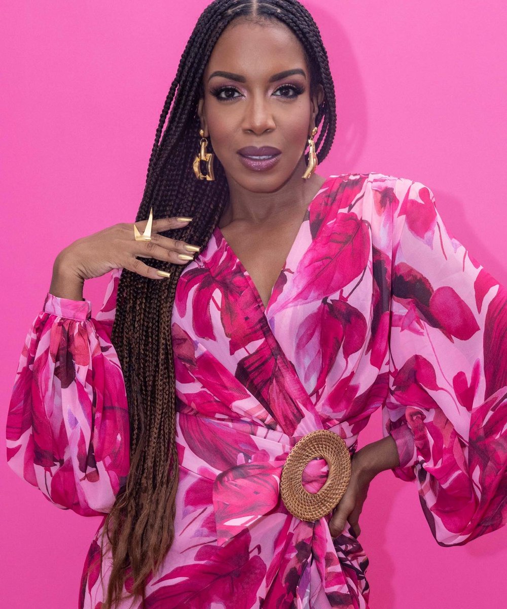 jessiefdukes's tweet photo. THANKYOU #AAFCA Awards for having me this weekend! It was an absolute honor! So many ppl that I admire in one room!
#MayaMiller #Ozark #Netflix
#Stylist #mickeyboooom
💄 #savvystarbeauty
#Hair #braidme
👗: #bronxandbanco
#Shoes: #esormarieofficial
#Photographer #gersonlopes https://t.co/Kqf5NsqBwv