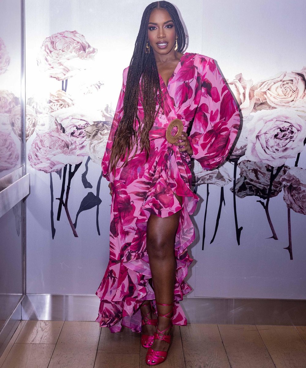 jessiefdukes's tweet photo. THANKYOU #AAFCA Awards for having me this weekend! It was an absolute honor! So many ppl that I admire in one room!
#MayaMiller #Ozark #Netflix
#Stylist #mickeyboooom
💄 #savvystarbeauty
#Hair #braidme
👗: #bronxandbanco
#Shoes: #esormarieofficial
#Photographer #gersonlopes https://t.co/Kqf5NsqBwv