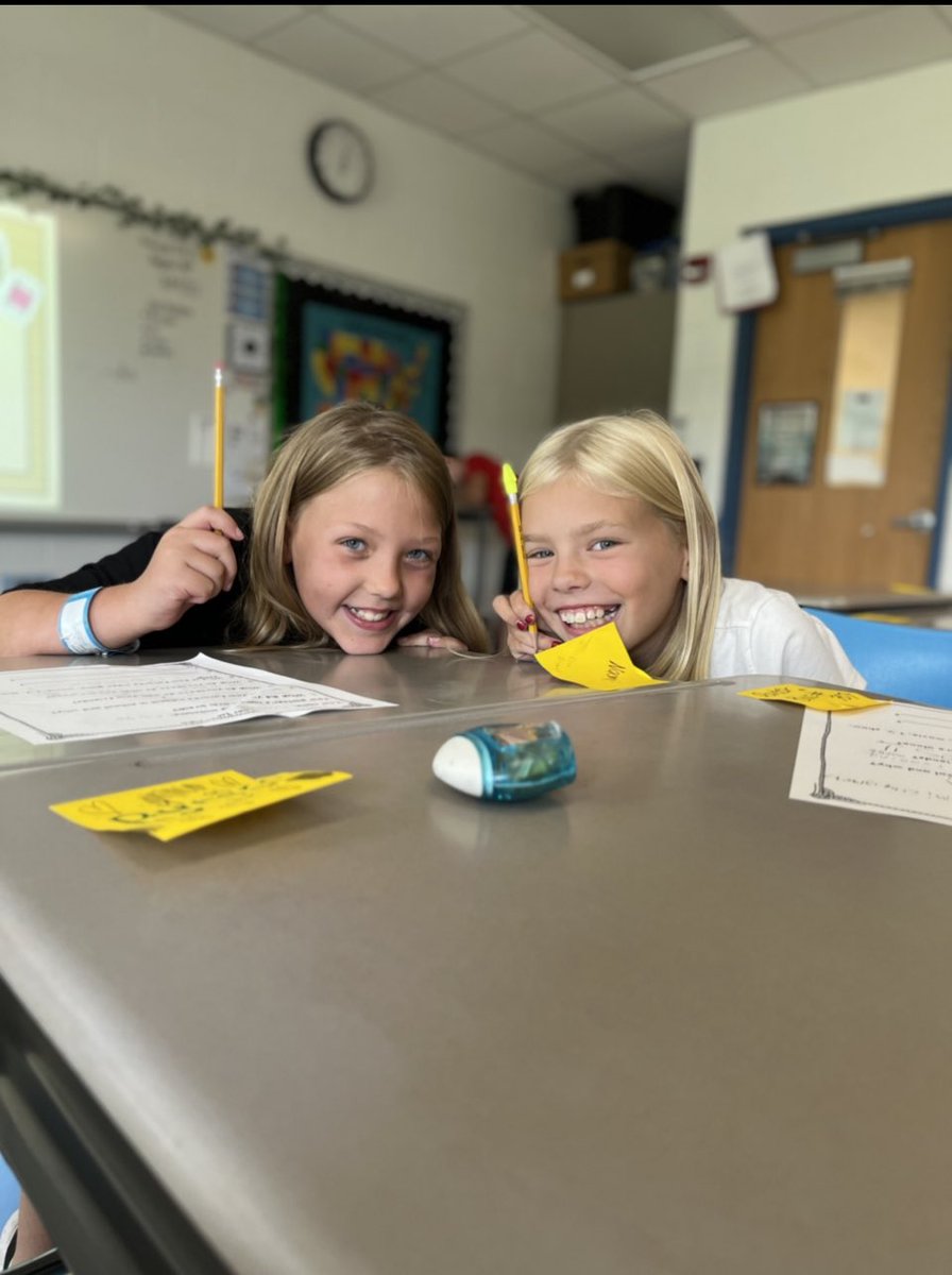 MsKlingerr's tweet photo. We love partner work with old friends, and new ones! 🤗 @VV_Voyagers #fourthgraderocks https://t.co/gAPJTMSlSk