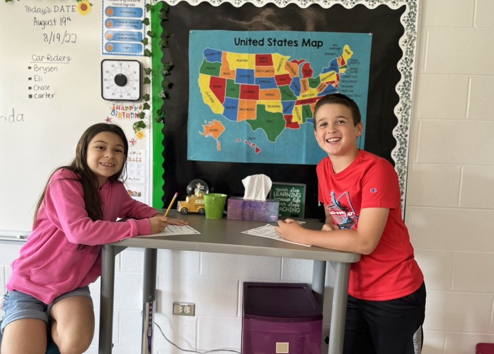 MsKlingerr's tweet photo. We love partner work with old friends, and new ones! 🤗 @VV_Voyagers #fourthgraderocks https://t.co/gAPJTMSlSk