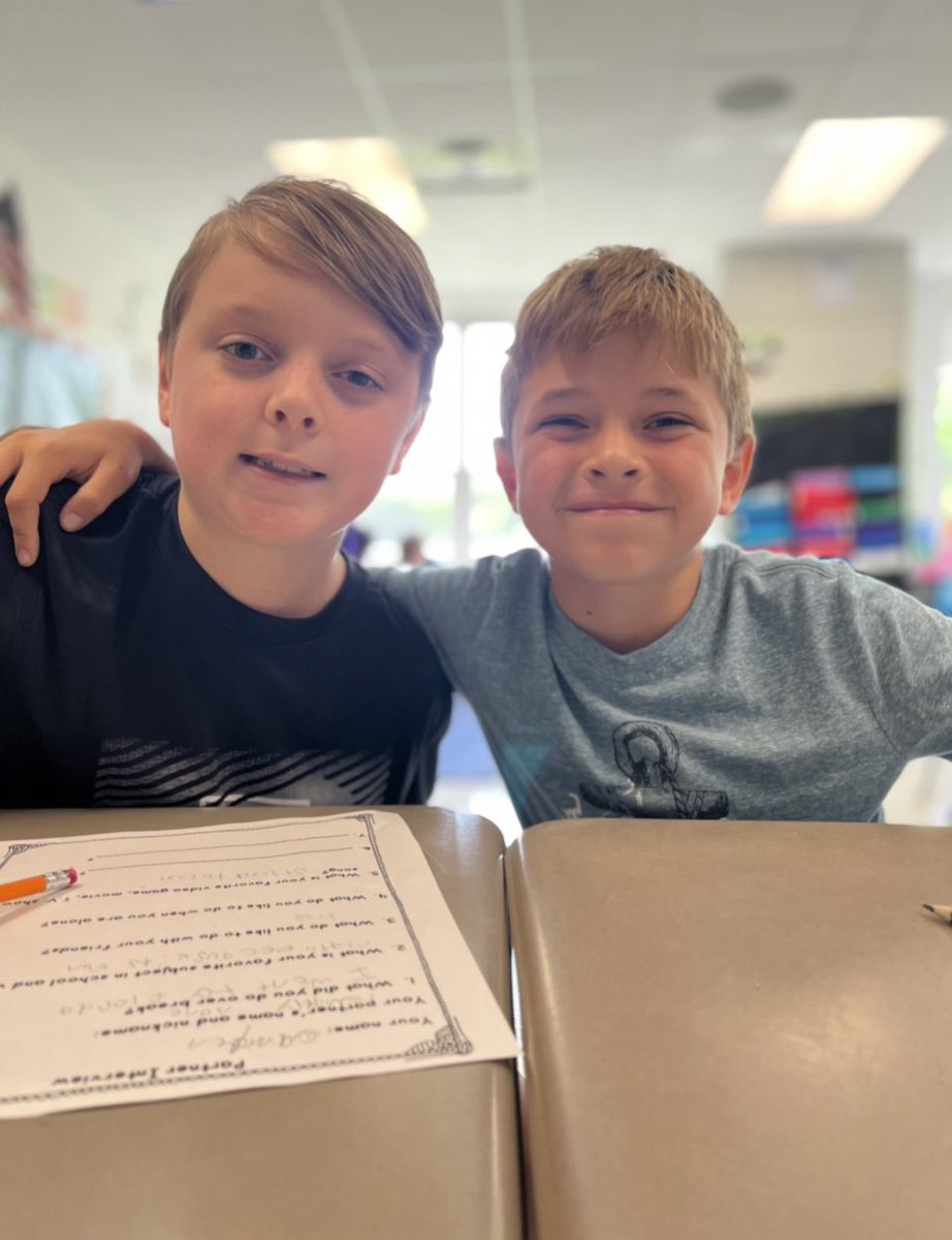 MsKlingerr's tweet photo. We love partner work with old friends, and new ones! 🤗 @VV_Voyagers #fourthgraderocks https://t.co/gAPJTMSlSk