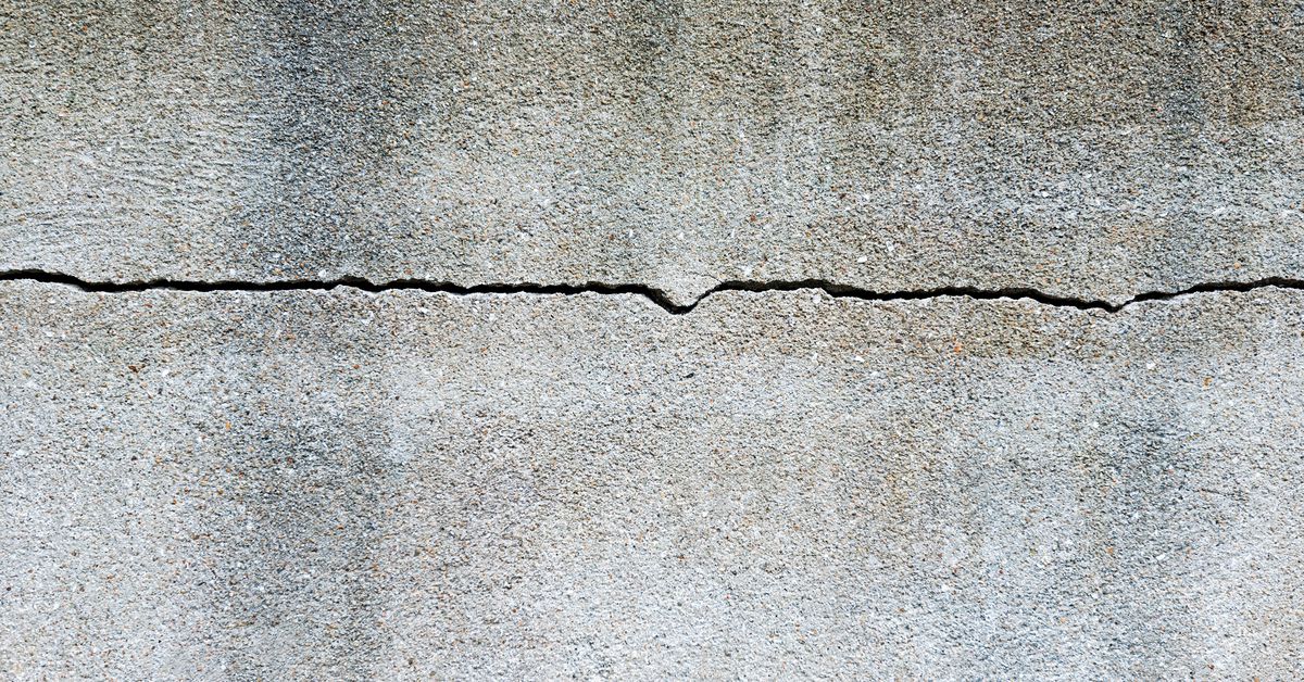 KimGsellsAZ's tweet photo. Make repairing concrete walls easier by following these steps. #DIYhomerepair #homeimprovement  https://t.co/sxukzzvozE https://t.co/PLUtpufXLG