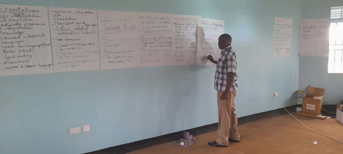 amudusalongo's tweet photo. D1 a video of a trail b4 training. Professionalism is what we expect as today @AbaleAndrew covered introduction and lang. proficiency while @amudusalongo covered #EthicalCodeOfConduct for #CommunityInterpreters @DevotaNuwe @prof_dolan @KampogoMary @Owomunshozi @ongwechd https://t.co/E9CK8dXTl5